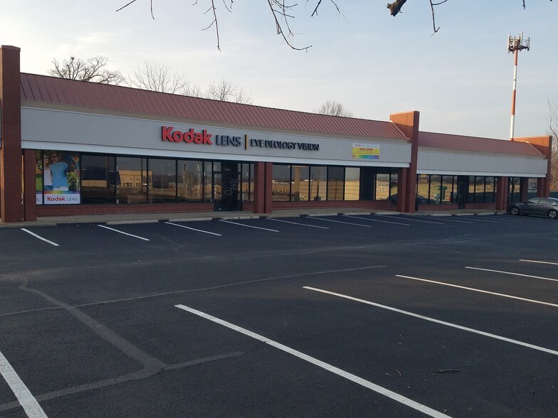 Primary Photo Of 3629-3639 N Lindbergh Blvd, Saint Ann Storefront For Lease