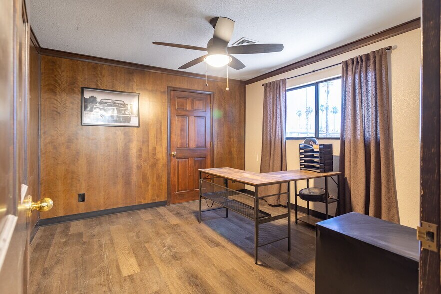 More Photos Of 201 W 24th St, Yuma Industrial For Sale