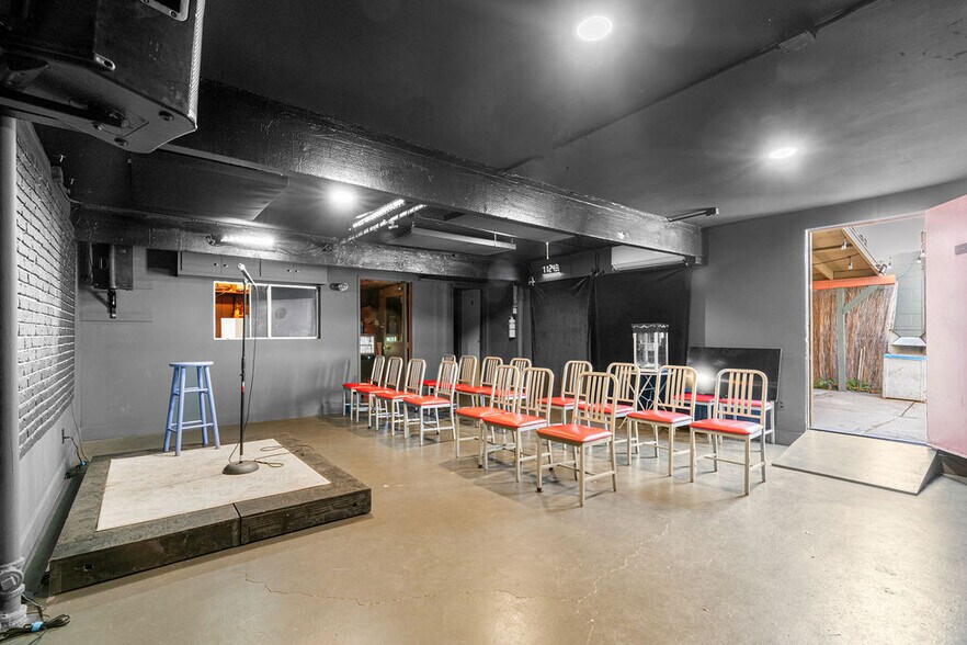 More Photos Of 2200 W Burbank Blvd, Burbank Storefront Retail Office For Sale