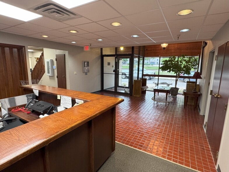 More Photos Of 1800 S Jackson Ave, Tulsa Office For Sale