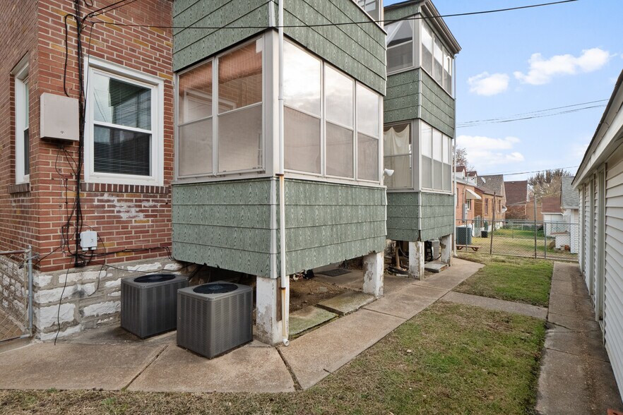 More Photos Of 4950 Winona Ave, Saint Louis Apartments For Sale