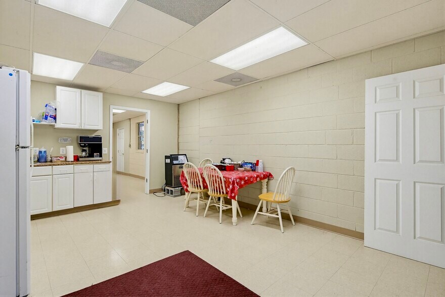 More Photos Of 1584 Deer Park Rd, Finksburg Warehouse For Lease