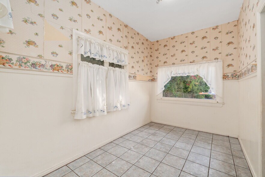 More Photos Of 4458 Maplewood Ave, Los Angeles Multifamily For Sale