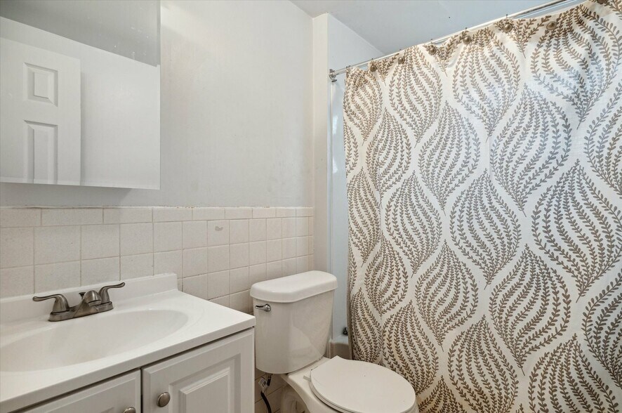 More Photos Of 826 N Walnut St, Lansing Apartments For Sale