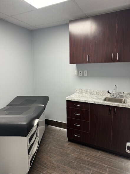 More Photos Of 1028 154th St, Whitestone Storefront Retail Office For Lease