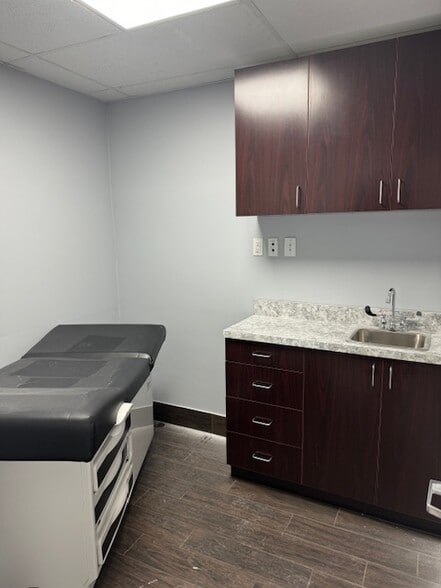 More Photos Of 1028 154th St, Whitestone Storefront Retail Office For Lease