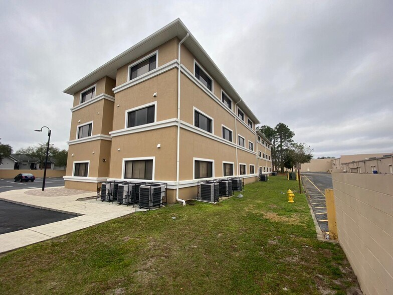 More Photos Of 1490 Sunshadow Dr, Casselberry Loft Creative Space For Lease