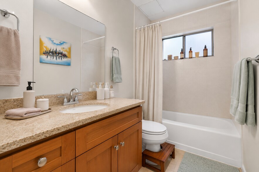 More Photos Of 469 Van Buren Ave, Oakland Apartments For Sale