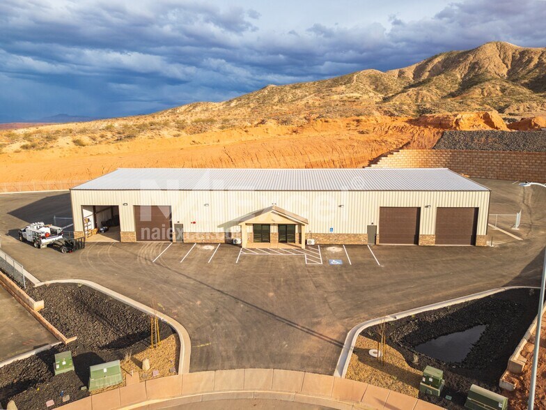 More Photos Of 1421-1443 S 1710 E, Washington Warehouse For Sale