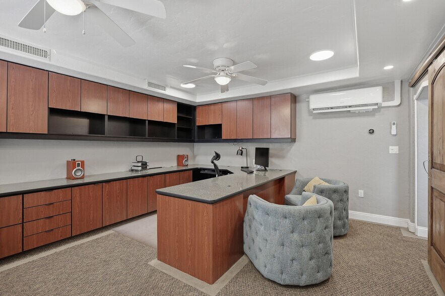 More Photos Of 306 N Willis St, Visalia Office For Sale