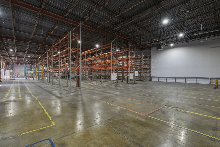 More Photos Of 2001-2045 Drew Rd, Mississauga Warehouse For Lease