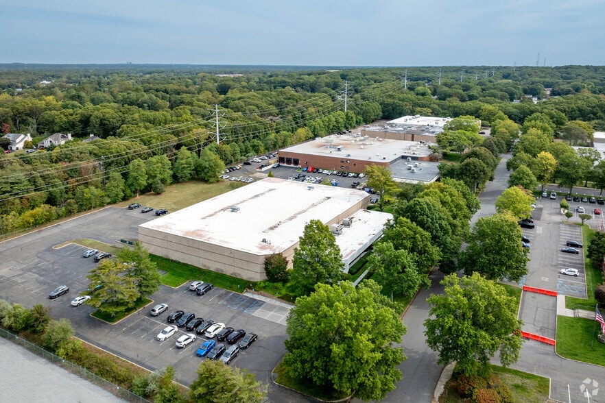 More Photos Of 250 Rabro Dr E, Hauppauge Warehouse For Lease
