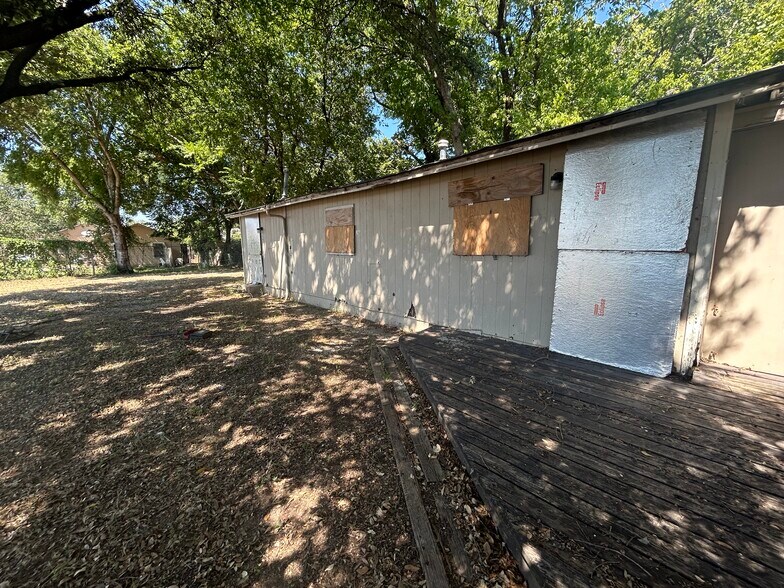 More Photos Of 200 N Beach St, Fort Worth Office For Sale