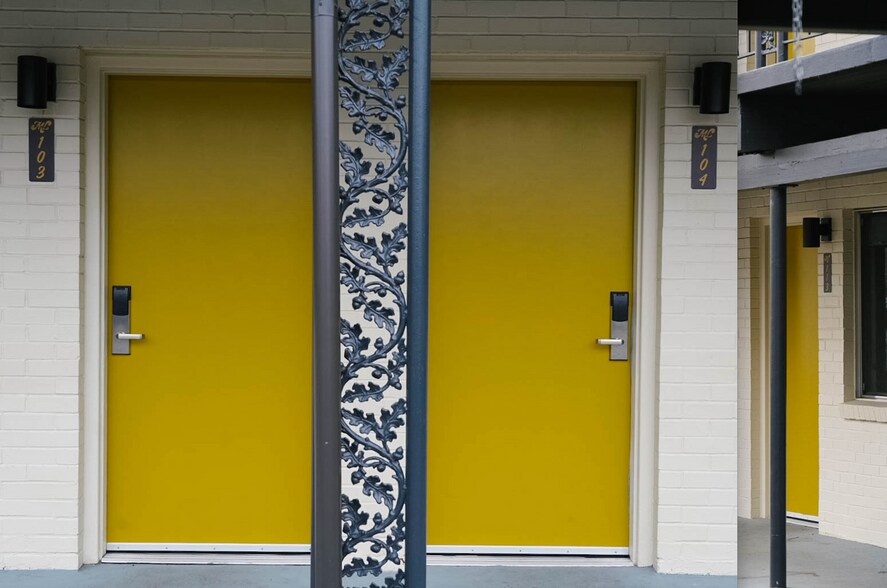 More Photos Of 310 SE Dorion, Pendleton Hotel For Sale