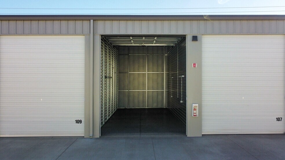 More Photos Of 3645 Andy Devine Ave, Kingman Specialty For Sale