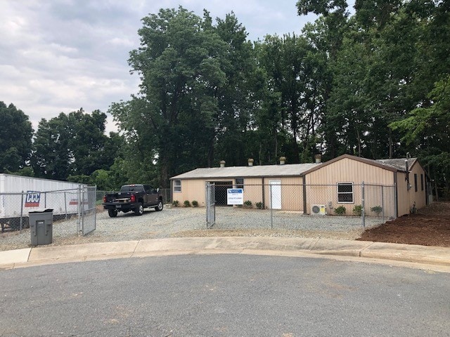 More Photos Of 4038 Hartley St, Charlotte Flex For Lease