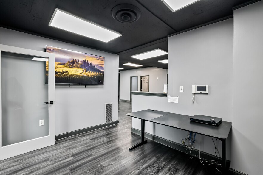 More Photos Of 721 D St SE, Washington Storefront Retail Office For Lease