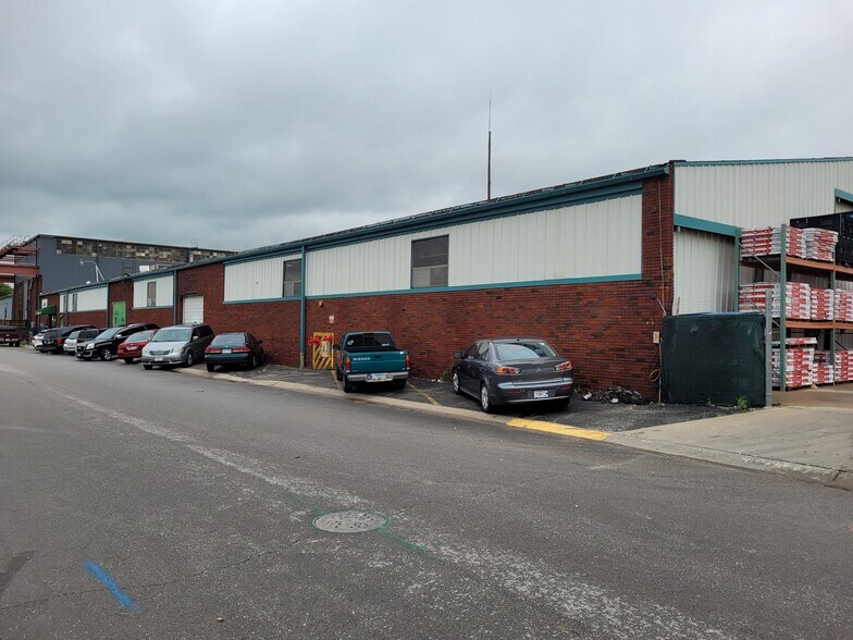 More Photos Of 1427 Howell St, North Kansas City Manufacturing For Lease