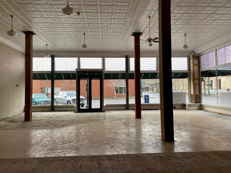 More Photos Of 1 W Alder St, Walla Walla General Retail For Lease