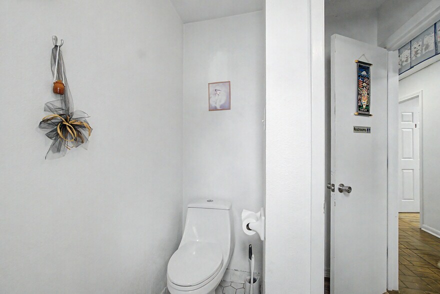 More Photos Of 71 Midtown Park W, Mobile Medical For Sale