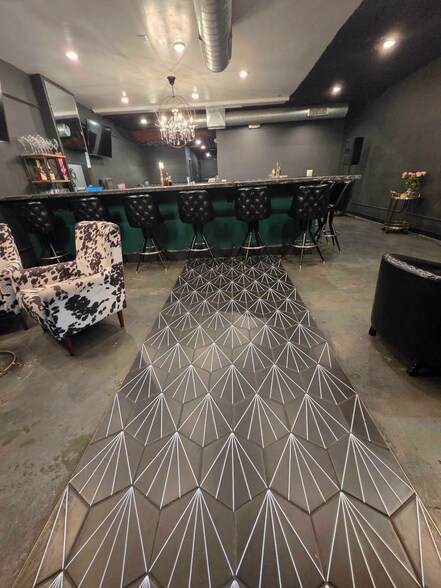 More Photos Of 1544 E McDowell Rd, Phoenix Bar For Sale