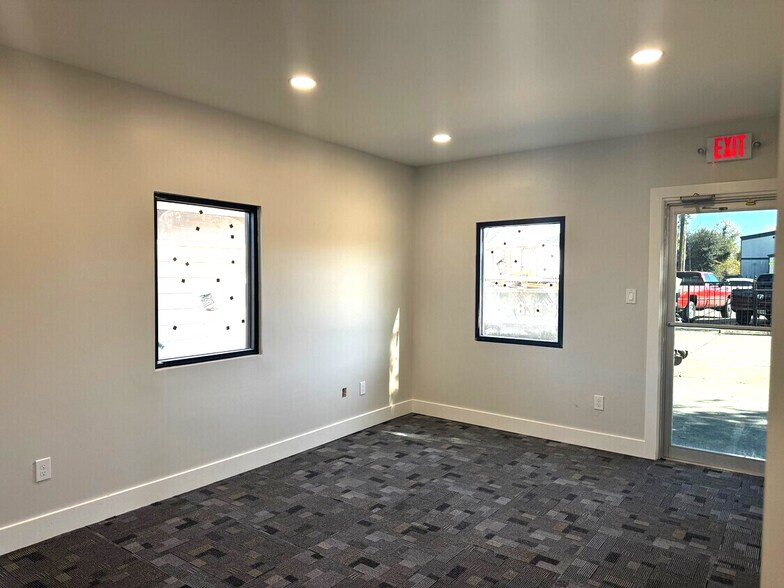 More Photos Of 2533 Roy Rd, Pearland Office For Lease