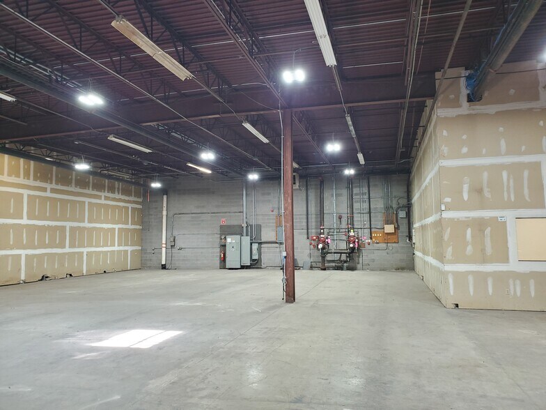 More Photos Of 281-283 Dogburn Rd, West Haven Warehouse For Lease