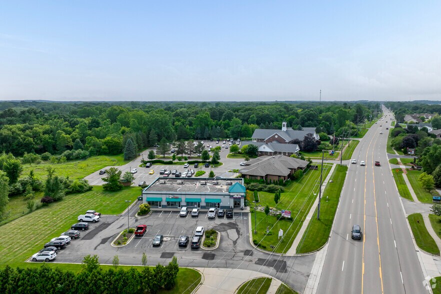More Photos Of 6936 Grand River Rd, Brighton Freestanding For Lease