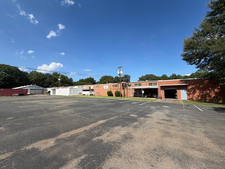 More Photos Of 1101 Curtis St, Monroe Warehouse For Lease