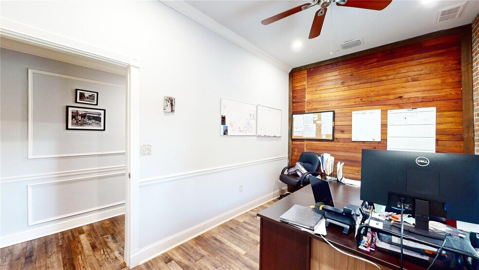 More Photos Of 209 E Badcock Blvd, Mulberry Office Residential For Lease