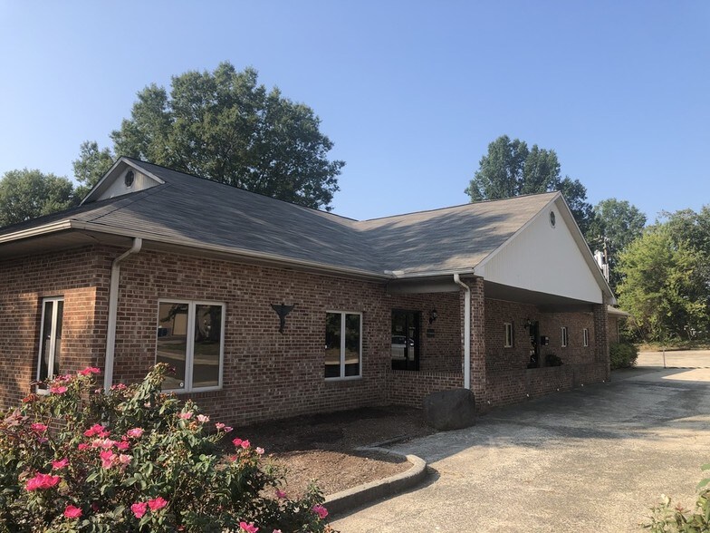 More Photos Of 3711 N Roxboro St, Durham Medical For Lease