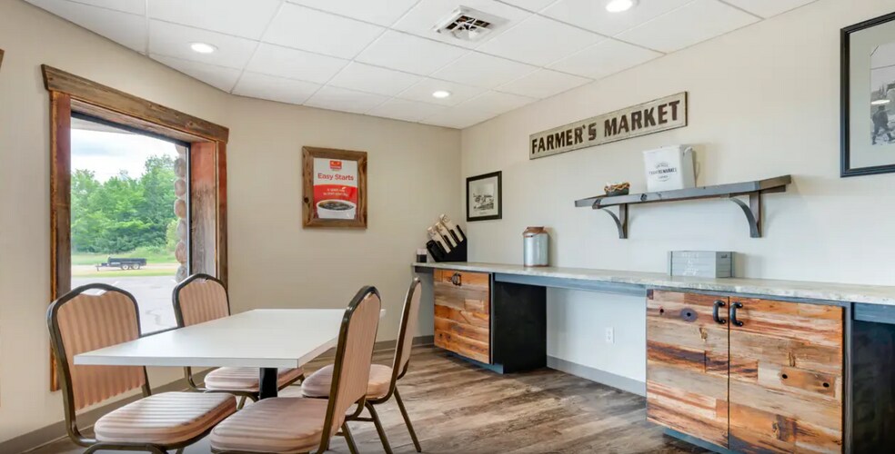 More Photos Of 2050 S US 41, Marquette Hotel For Sale