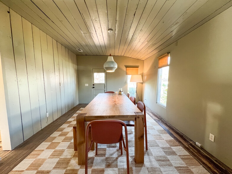 More Photos Of 2300 Coronado St, Austin Storefront Retail Office For Sale