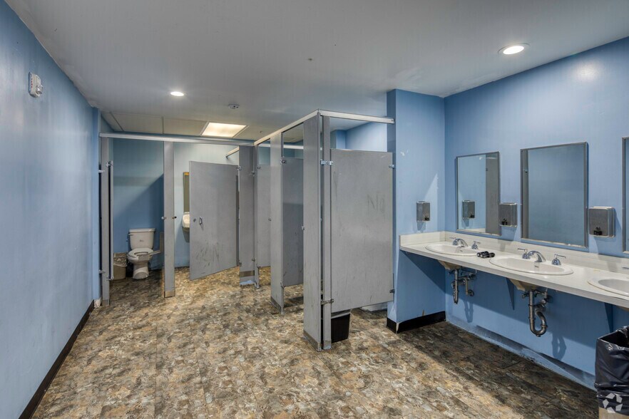 More Photos Of 1251 E Fowler Ave, Tampa Storefront For Lease