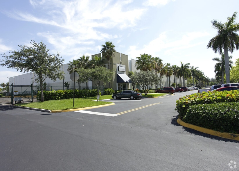 More Photos Of 2000 NW 97th Ave, Doral Warehouse For Lease