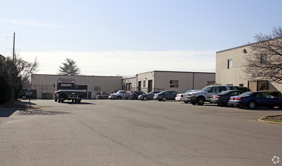 More Photos Of 9129 Euclid Ave, Manassas Warehouse For Lease