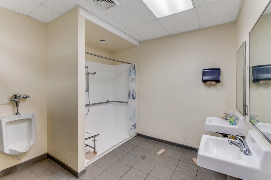 More Photos Of 110 Richardson Ave, Swedesboro Warehouse For Lease