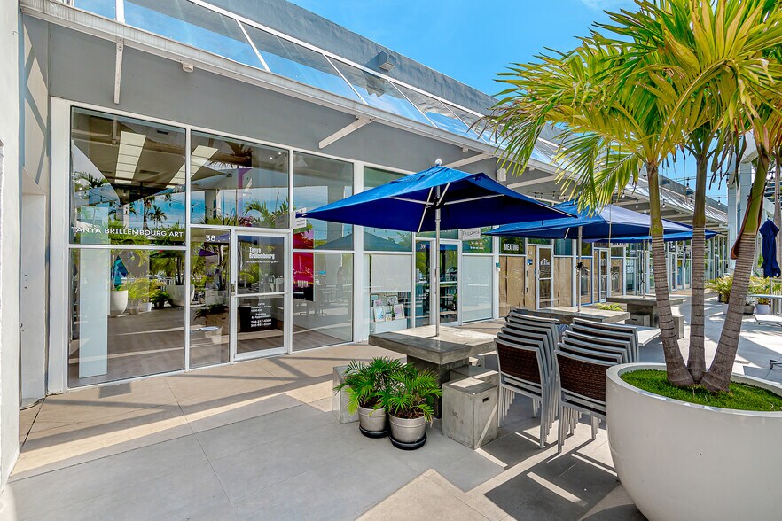 More Photos Of 260 Crandon Blvd, Key Biscayne Bank For Lease