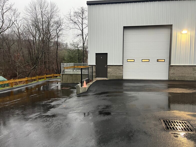 More Photos Of 546 Stafford, Cherry Valley Light Manufacturing For Sale