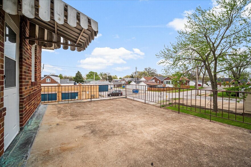 More Photos Of 8700 Gravois Rd, Saint Louis Storefront Retail Residential For Sale