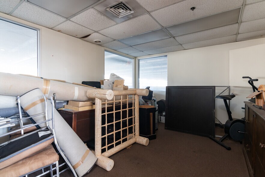 More Photos Of 299 Welton St, Hamden Warehouse For Lease
