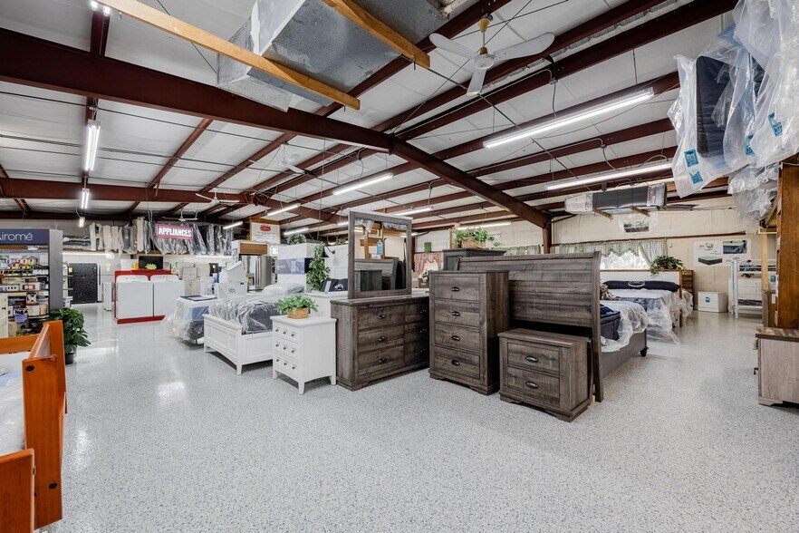 More Photos Of 1060 SR 29 S, LaBelle General Retail For Sale