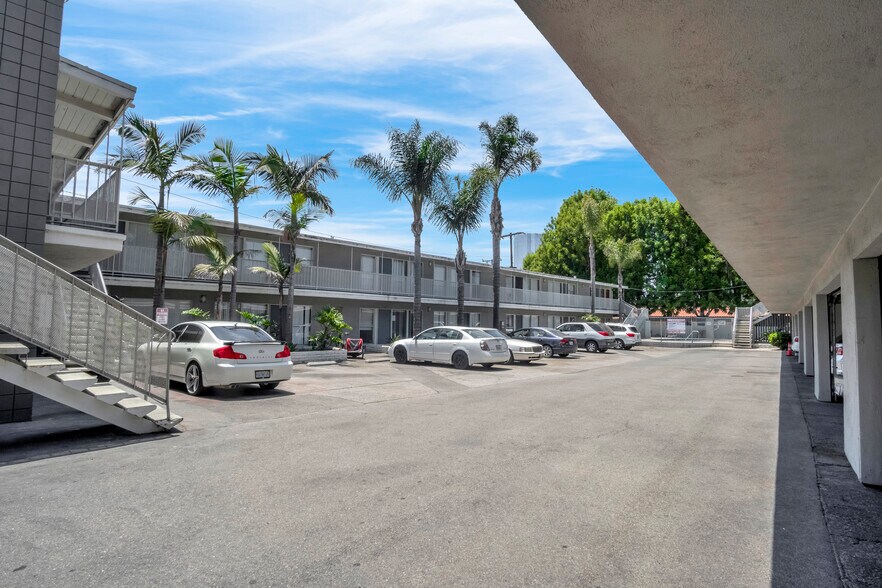 More Photos Of 443 Occidental Dr, Oxnard Apartments For Sale