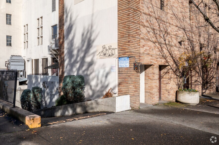 More Photos Of 1402-1414 SW Morrison St, Portland Office For Lease