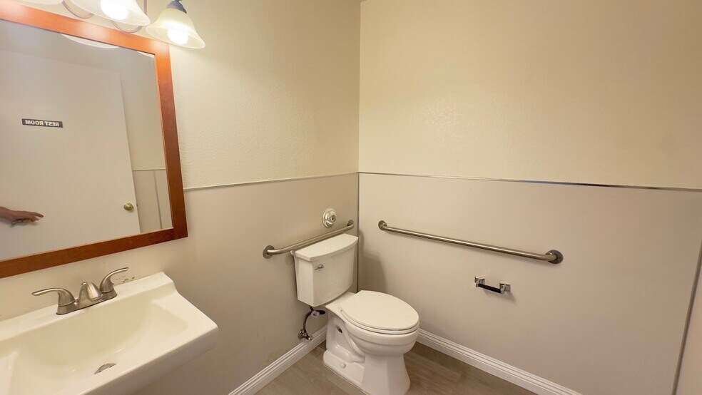 More Photos Of 1100-1160 E Route 66, Glendora Office For Lease