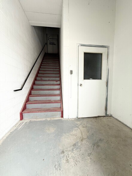 More Photos Of 1033 Pattullo Ave, Woodstock Industrial For Sale