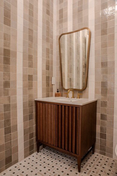 More Photos Of 5100 Kelly Rd, Aledo General Retail For Lease