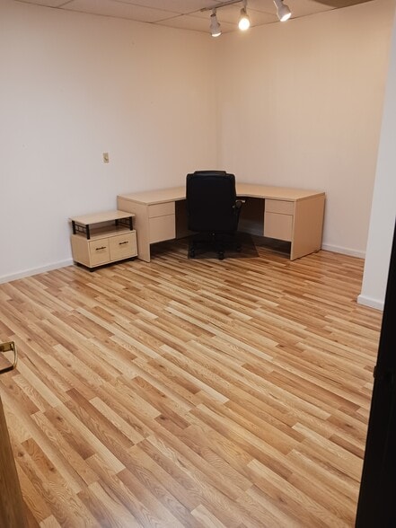 More Photos Of 4778-4790 Dewey Dr, Fair Oaks Loft Creative Space For Sale