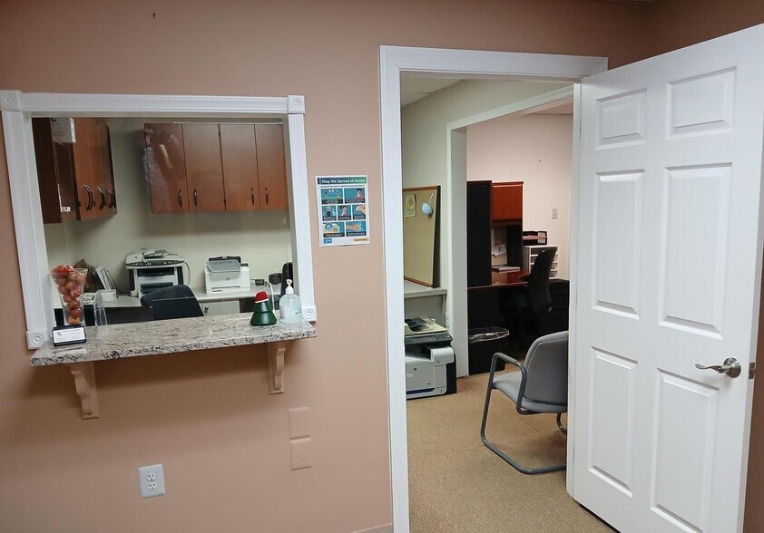 More Photos Of 21495 Ridgetop Cir, Sterling Medical For Sale
