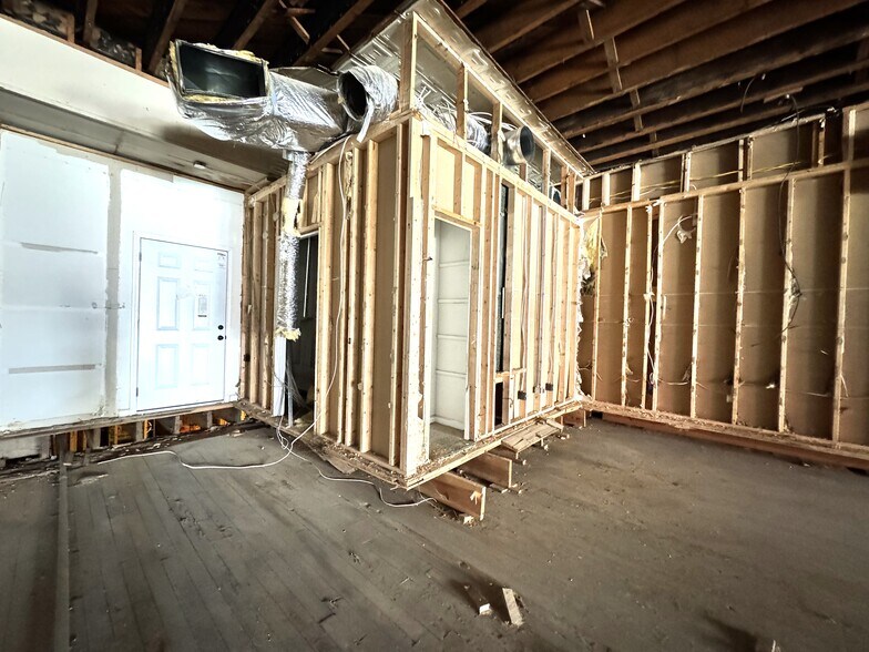 More Photos Of 111 Sage St, Toccoa Storefront Retail Residential For Sale